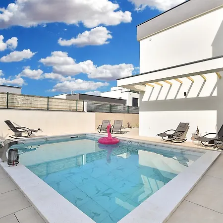 Jlo1 Mit Beheizbarem Pool Villa Peroj Exterior photo