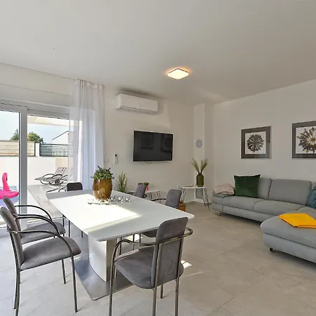 Jlo1 Mit Beheizbarem Pool Villa Peroj Exterior photo